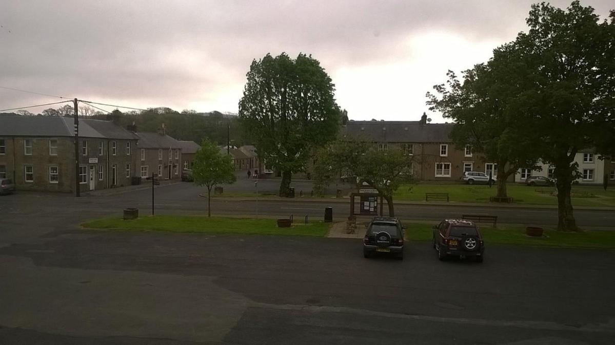 The Grapes Hotel Newcastleton Exterior photo